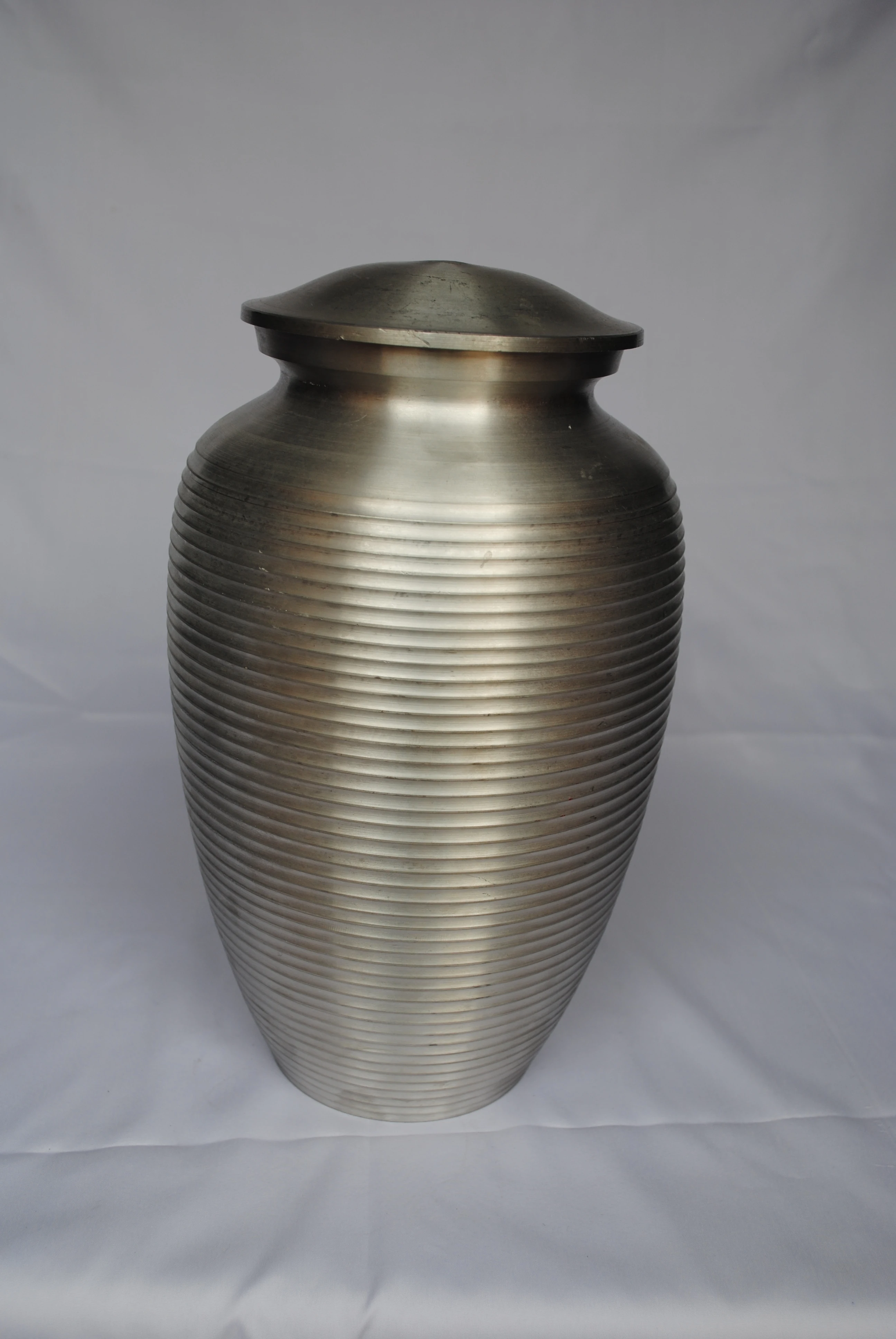 Урна для кремации людей оптовая продажа латунная металлическая урна домашних животных производитель из Индии