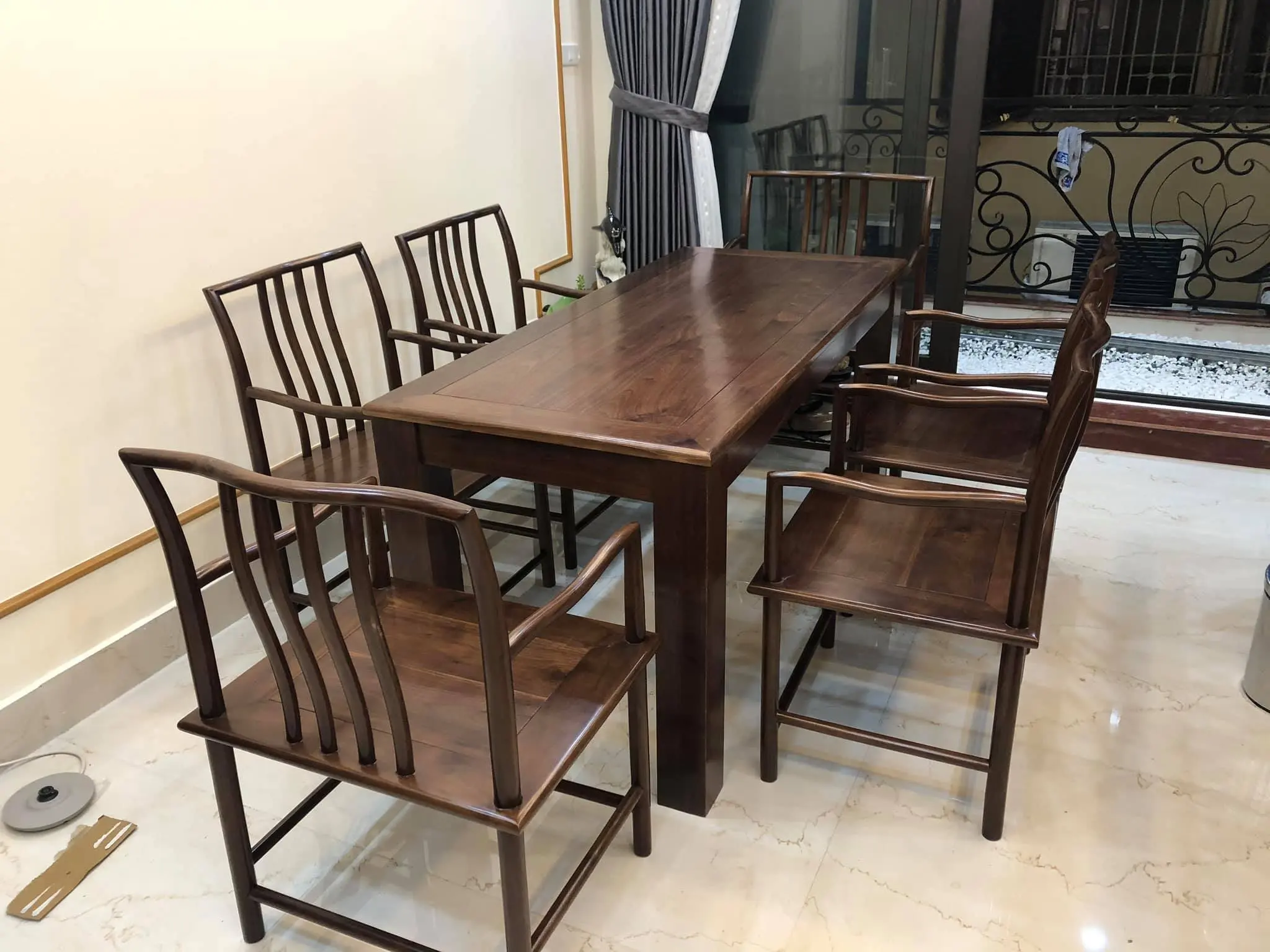 High Quality Wholesale Dining Room Application Wooden Material Dinner Table Set Export From Vietnam