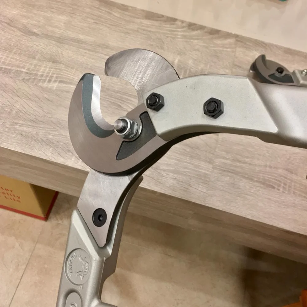 Taiwan High Grade CR-MO Steel Wire Cable Cutter l Cr-Mo alloy steel l Aluminum alloy body with TPR comfort handle l replaceable
