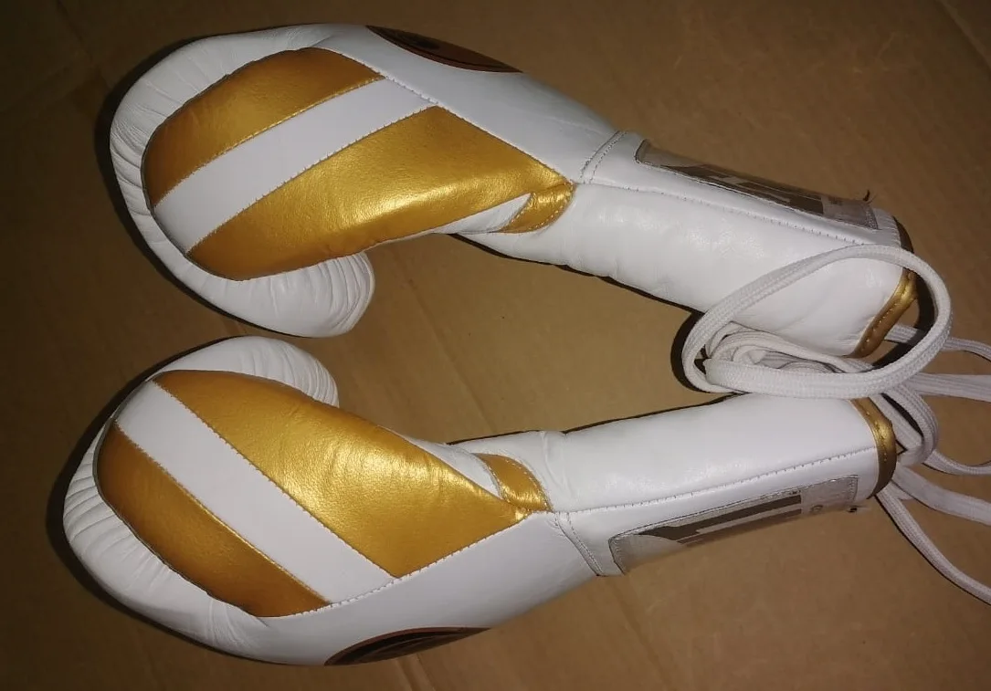 High quality white color cow hide leather competition boxing gloves for professional players