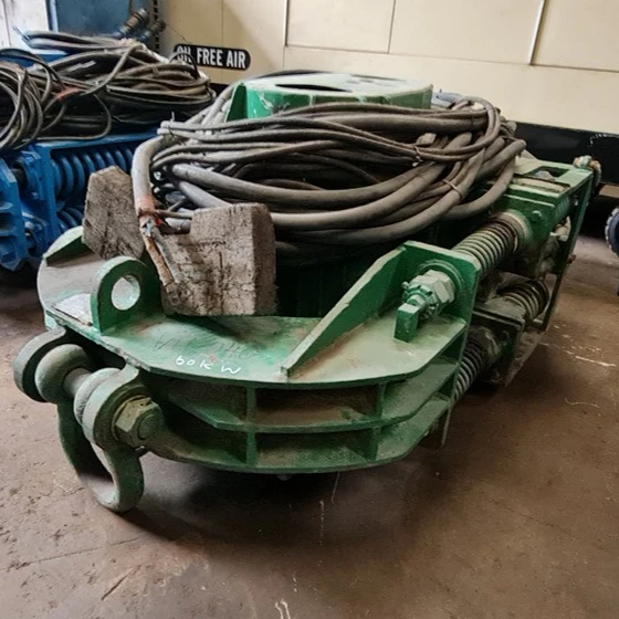 
Used TOMEN VM2-4000EII Vibratory Hammer for sale 