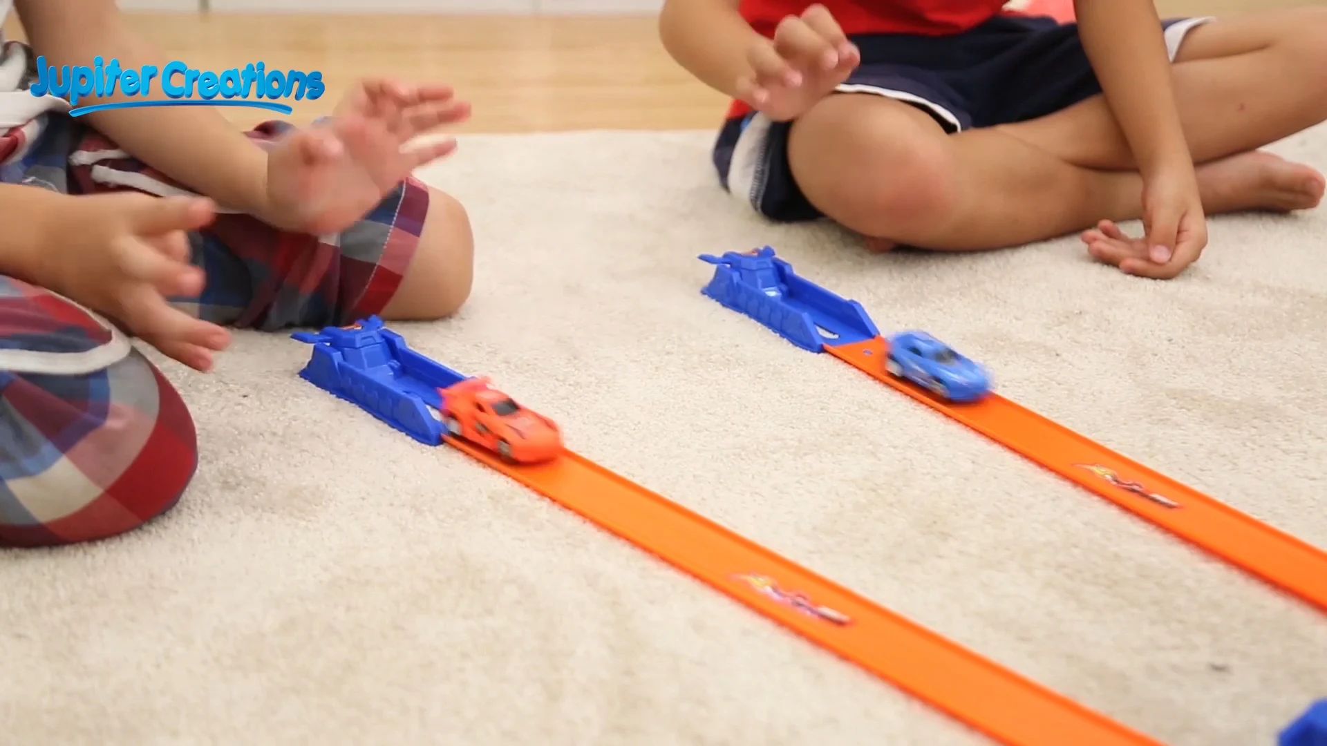  Высокоскоростные автомобили SpinForce с треком (6 шт. в 1 коробке)