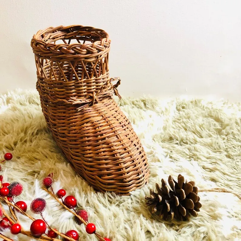 Hot Selling Rustic Decor Handmade Rattan Shoe, Wicker Natural Handmade Toy, Christmas Bell Ornaments Decor