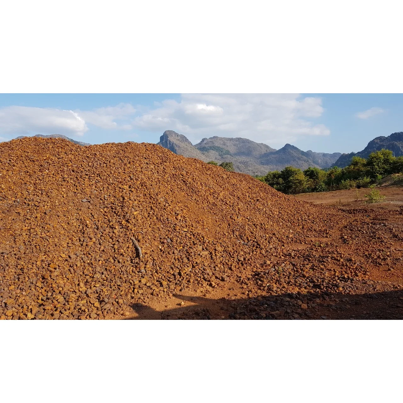 Metallic Minerals Normal Superbest Good 10 - 50 mm Concentrate Metallurgy Minerals 62% To 70% Pyrites Iron Ore From Laos