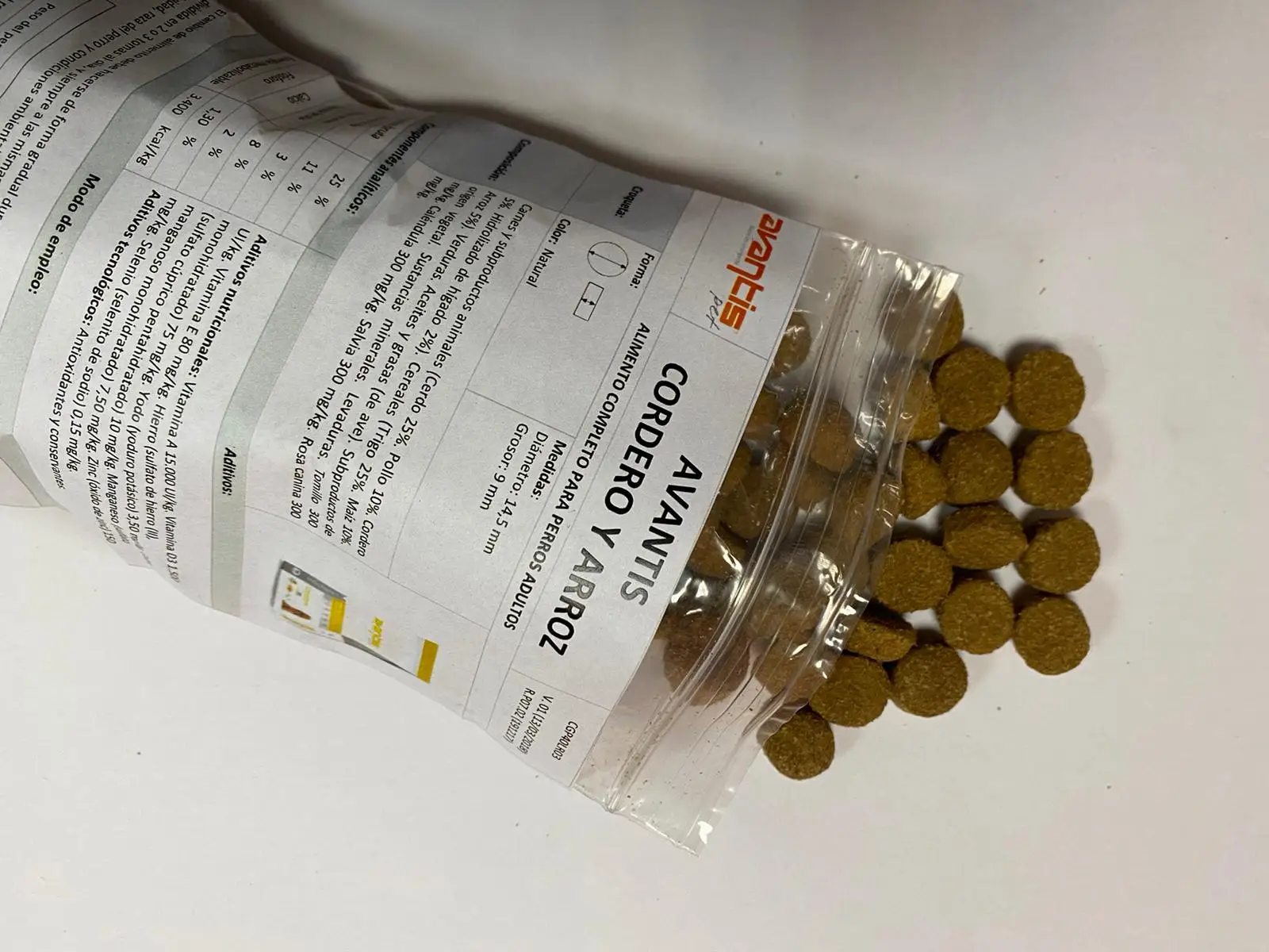 
Dry dog premium food Avantis Pet Gourmet with pork, chicken and lamb 