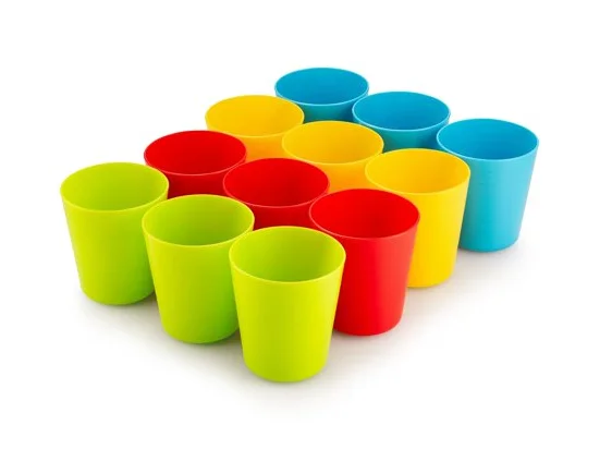 Разноцветные пластиковые наборы детских чашек 12