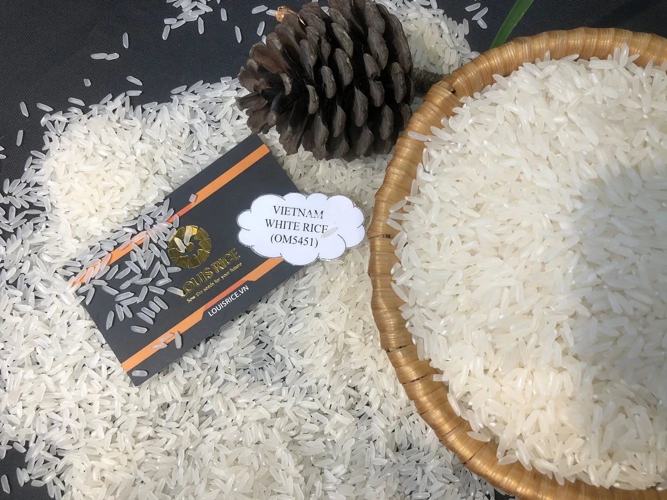 Лидер продаж вьетнамский белый рис с длинным зерном (OM5451) высокого качества