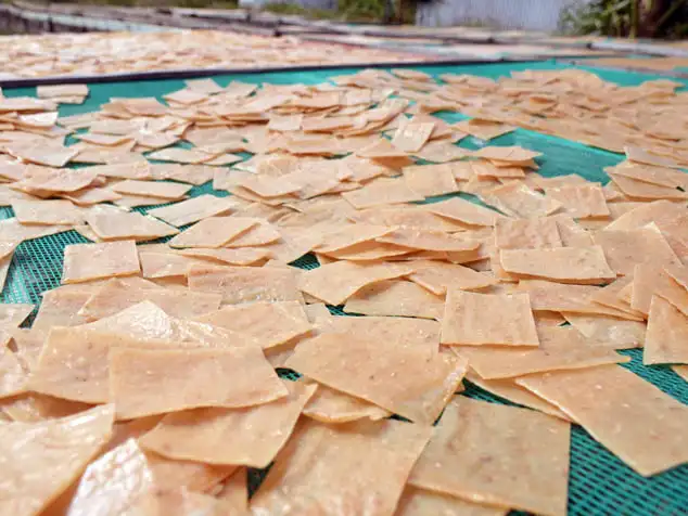 FRIED SHRIMP CHIPS FROM VIETNAM/ BEST FOOD IN VIETNAM 2021 SHRIMP CHIPS