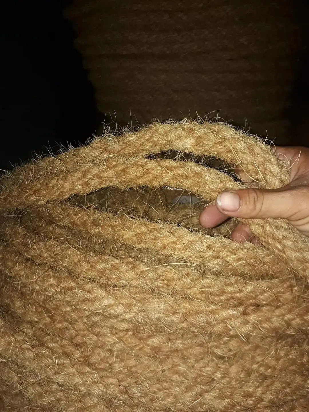 COCONUT FIBER ROPE / COCONUT CURLED COIR ROPE FROM COCO FIBER in VIETNAM/  Ms.Laura