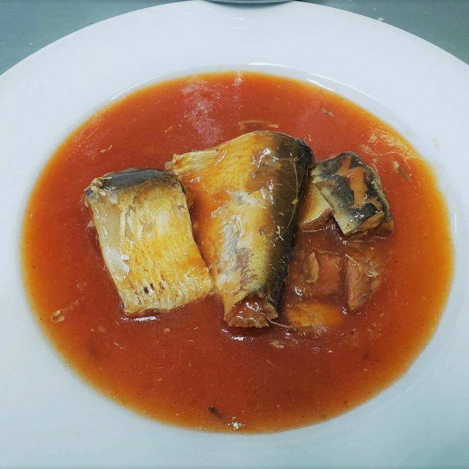 CANNED SARDINE IN SRIRACHA SAUCE MANUFACTURED BY SEASPIMEX VIETNAM (PACKING: 155G/185G/425G/850G)