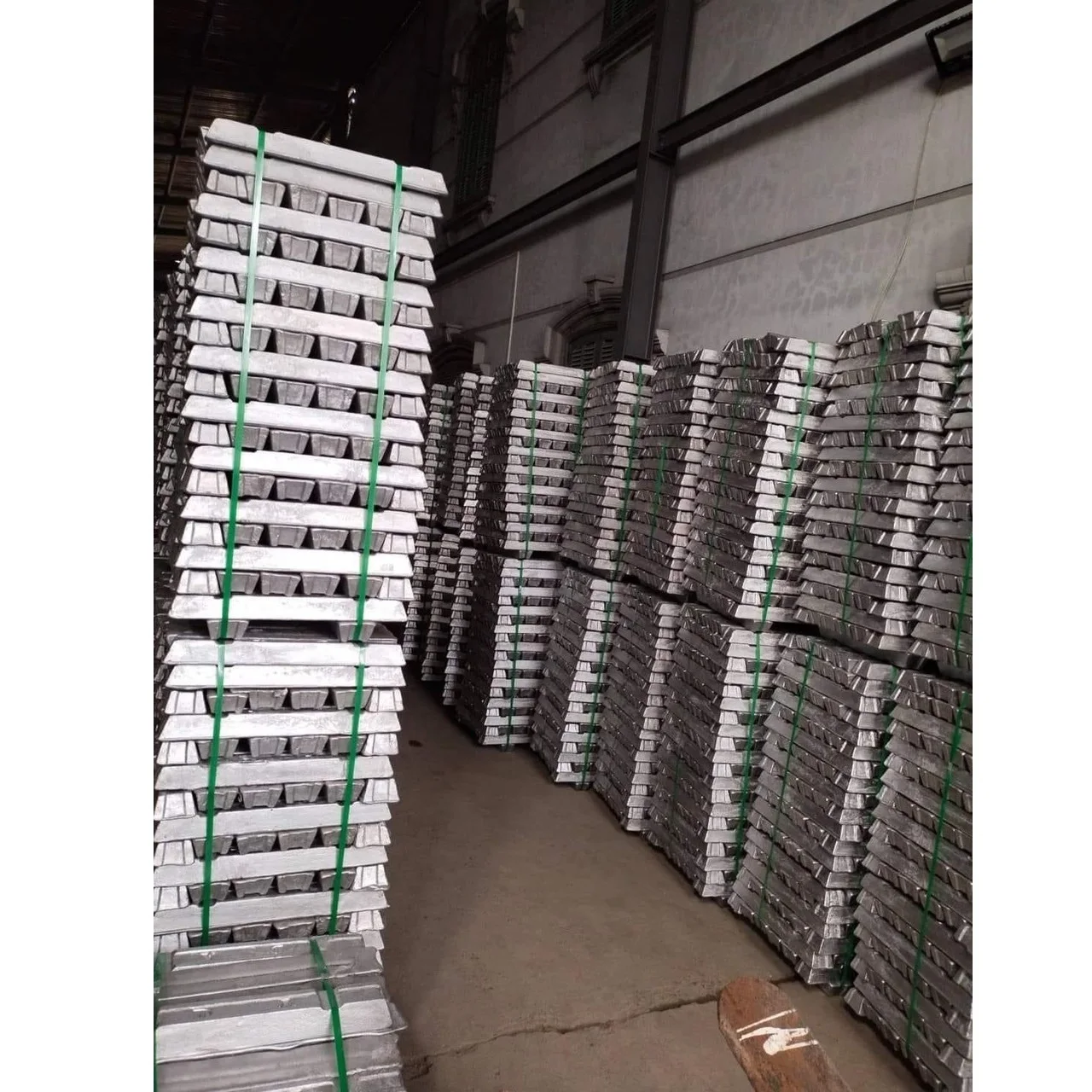 Vietnam Manufacturer 1000 Series Harsh Surface Minerals And Metallurgy 84% Purity Aluminum Alloy Ingot ADC 12