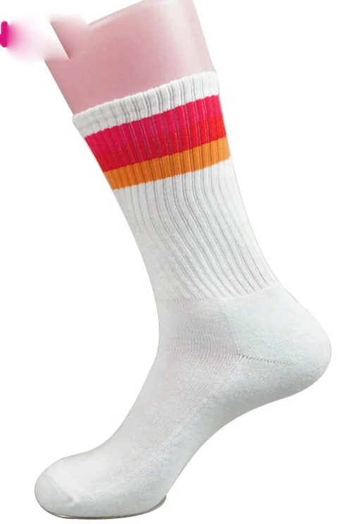 Wholesale fashion custom logo white cotton luxury winter unisex sports socks with packaging