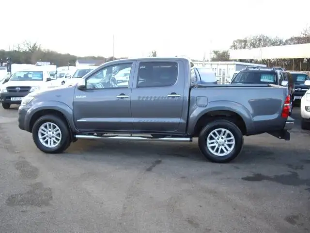 Высокое качество 2013 T-o-y-о-т-а-Hilux Непобедимый 4x4 D-4d 30 Dcb 58000 пройденное расстояние в милях дизельный готов для отправки