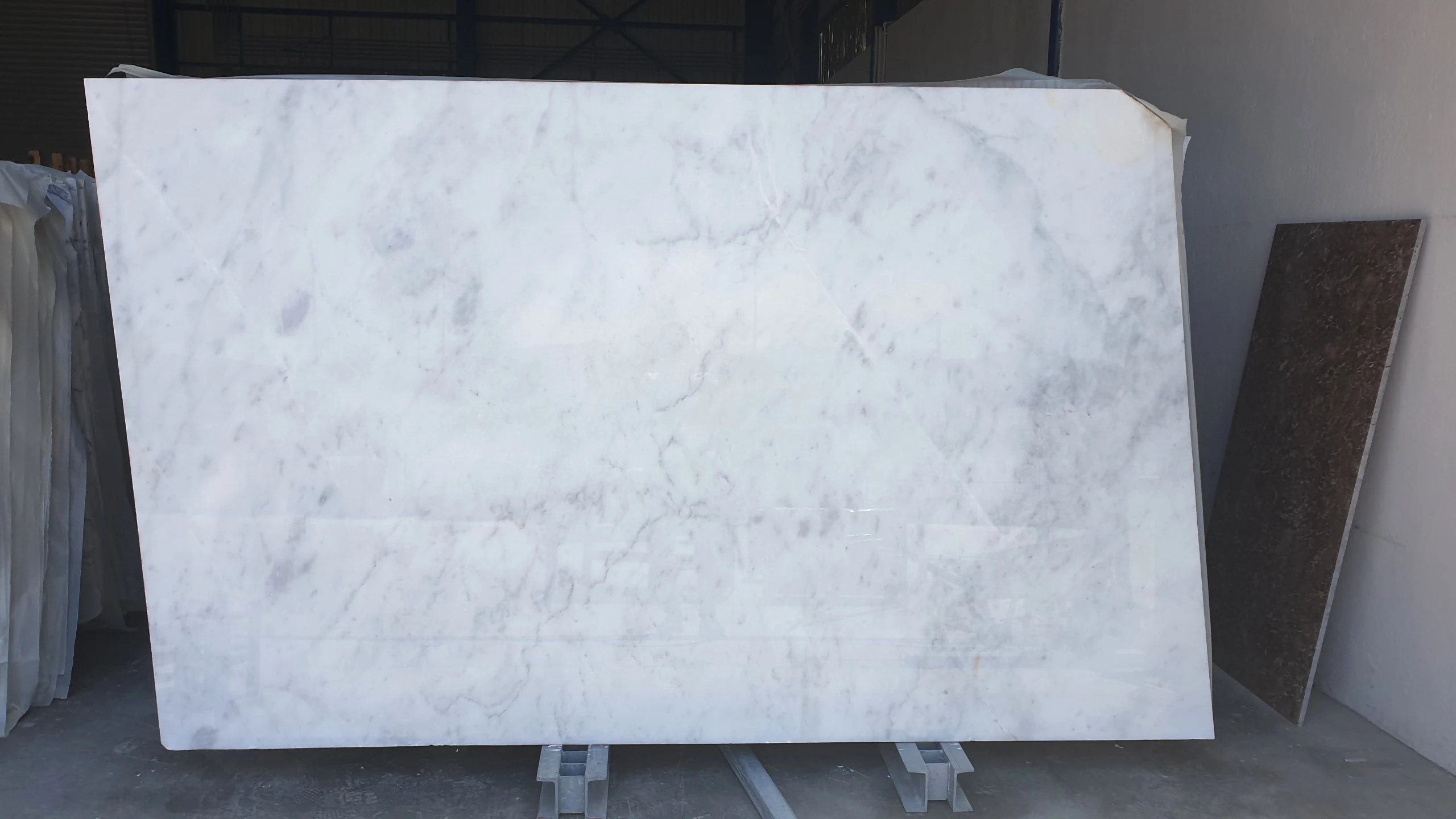 2024 мраморные белые плиты Bianco Carrara толщиной 2 см полированный полный корпус Роскошный натуральный камень из индейки натуральные камни