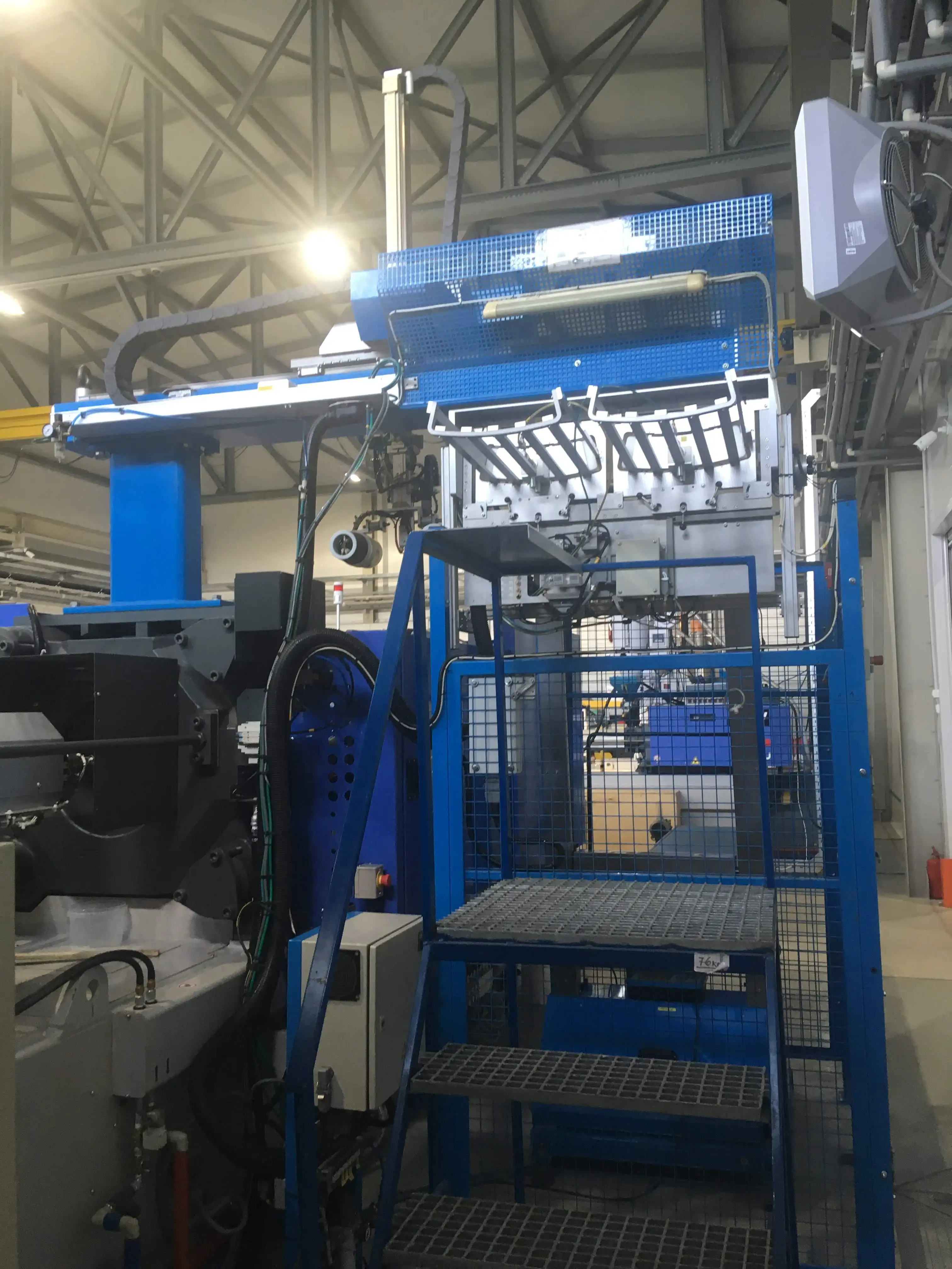 
Plastic bucket container Labeling Machine Sticker IML robot jar 