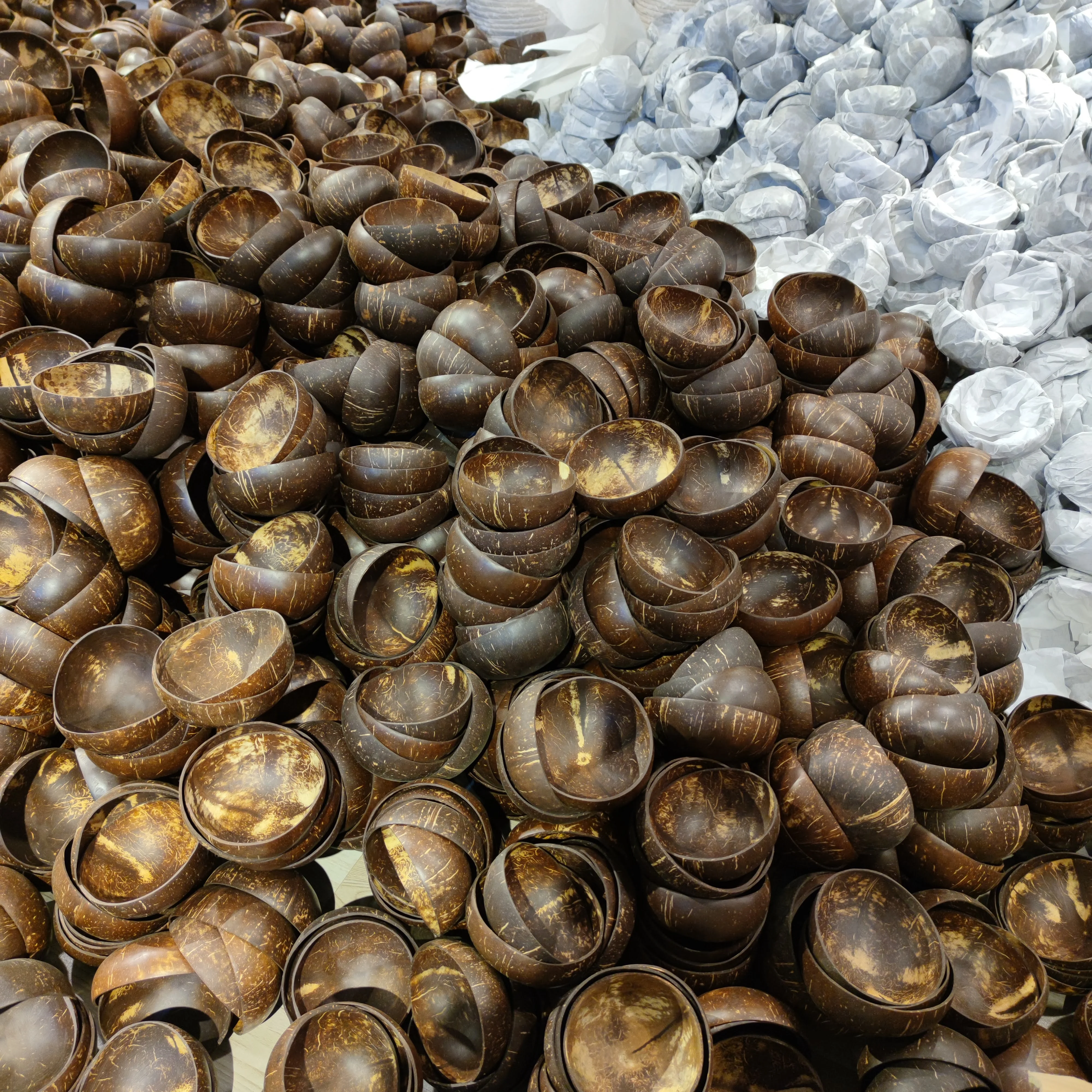 Amazon hot selling Ecofriendly Coconut Bowl With Coconut Oil Finishing For Fruit Smoothie Coconut Cup Natural Wooden bowl