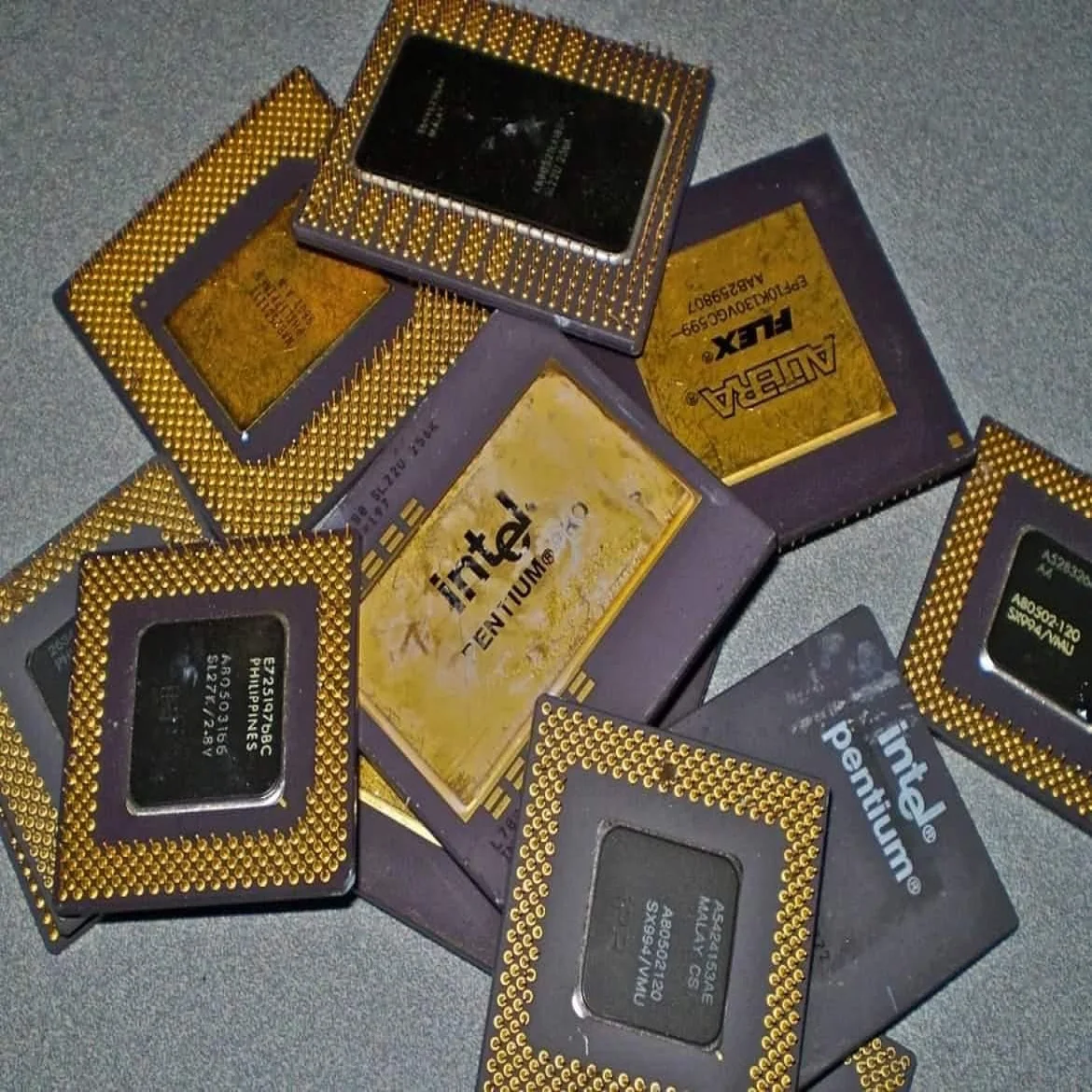 CPU CERAMIC PROCESSOR SCRAPS / Original Xeon CPU Silver 4209T Processor / HIGH YIELD GOLD RECOVERY CPU CERAMIC PROCESSOR S