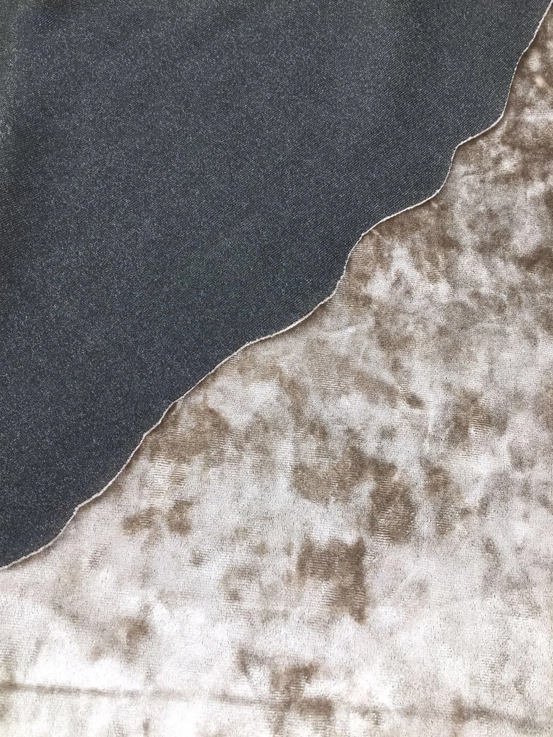 In stock 230g full 100% polyester knitted short pile plush velvet sofa fabric