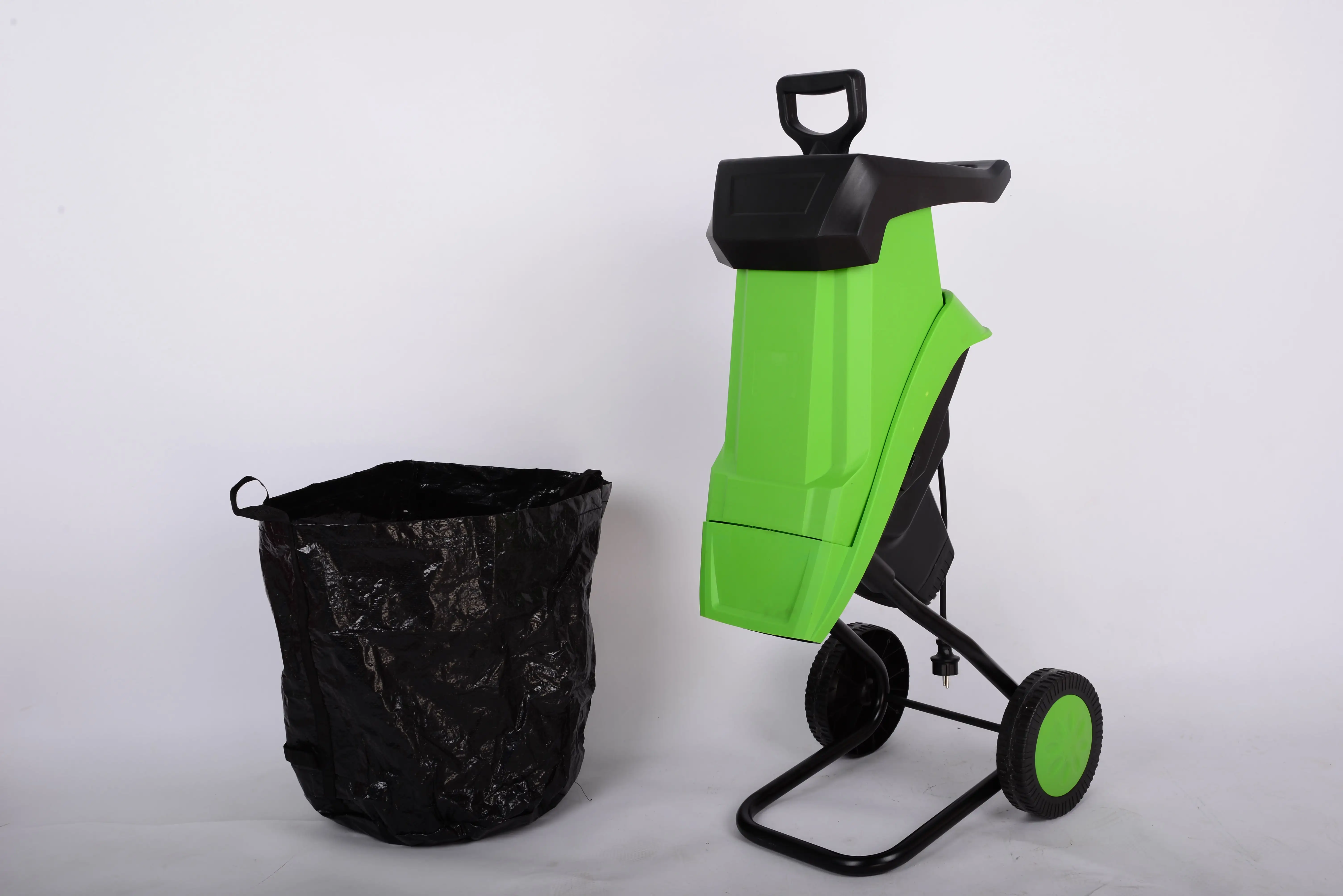 Электрический садовый измельчитель листьев электрический