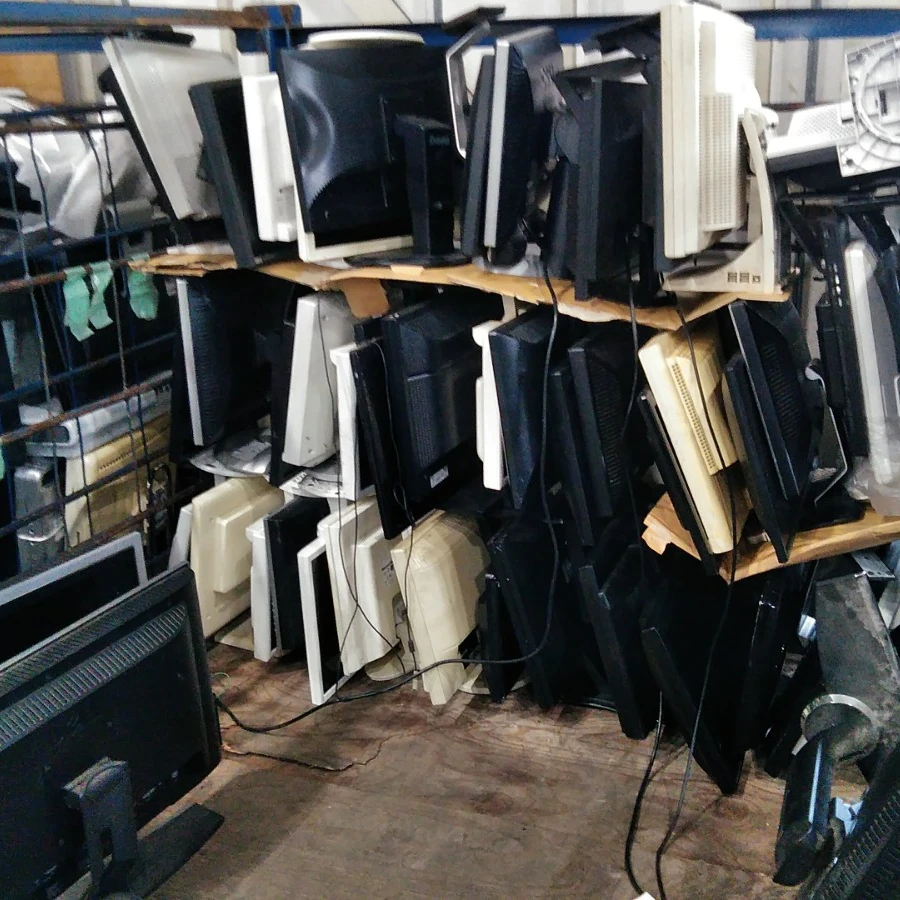 Бывший в употреблении настольный компьютерный монитор из Японии