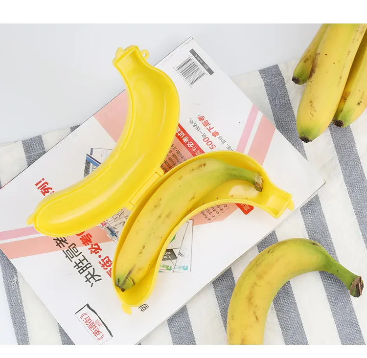 Portable plastic banana box for school trip picnic with anti-squeeze banana protector banana case