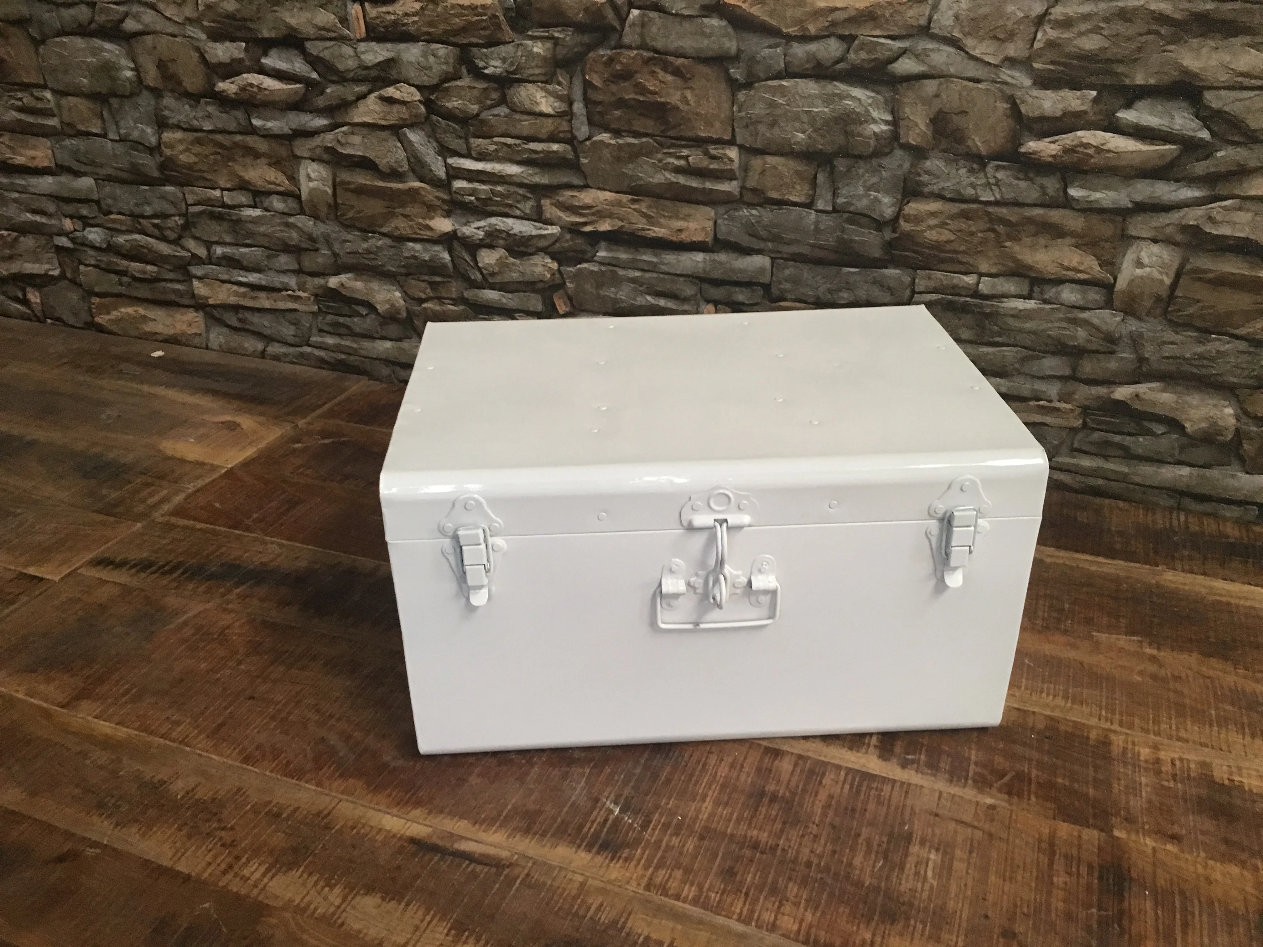 Latest Top Quality Industrial Trunk Storage Box Wholesale Iron Painted Storage Trunk Boxes For Home & Offices Uses
