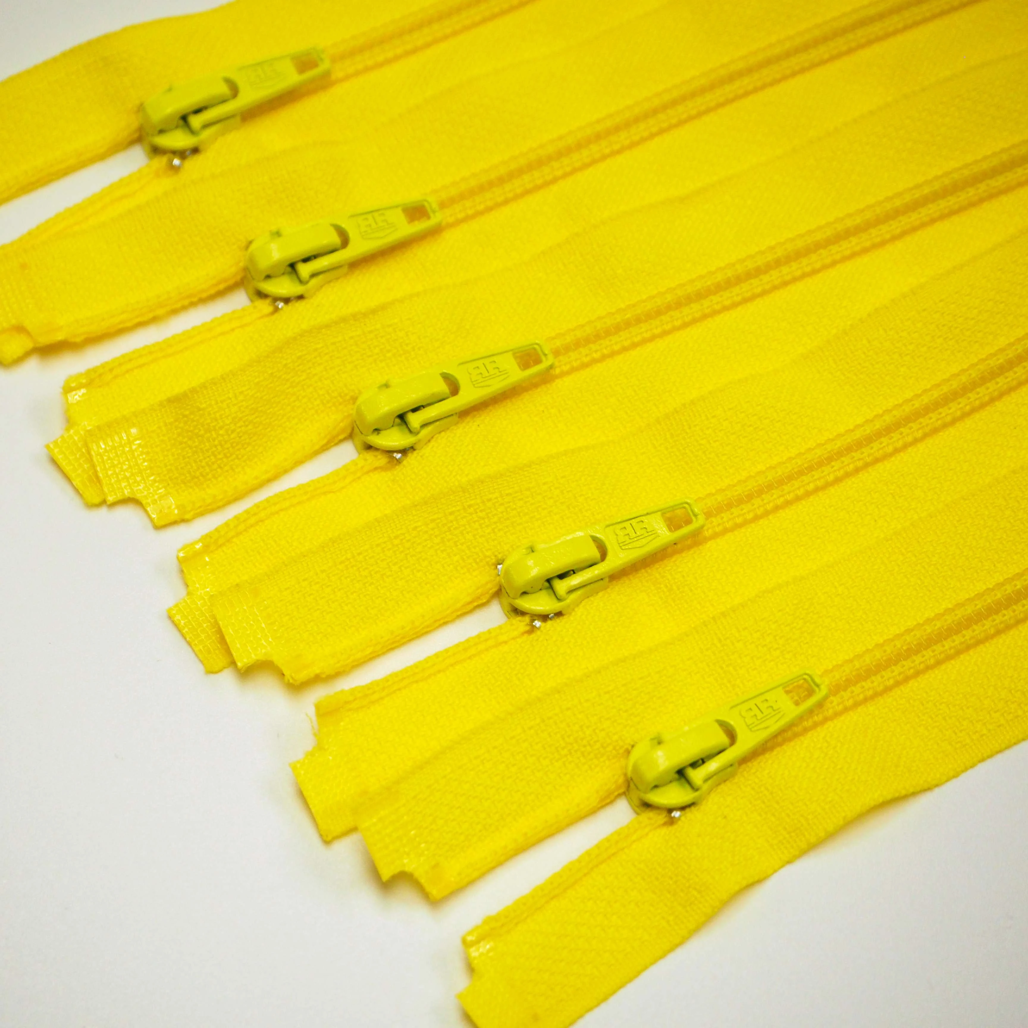 
Factory Eco-Friendly High Quality Colored Open End Nylon Zipper 3 5 