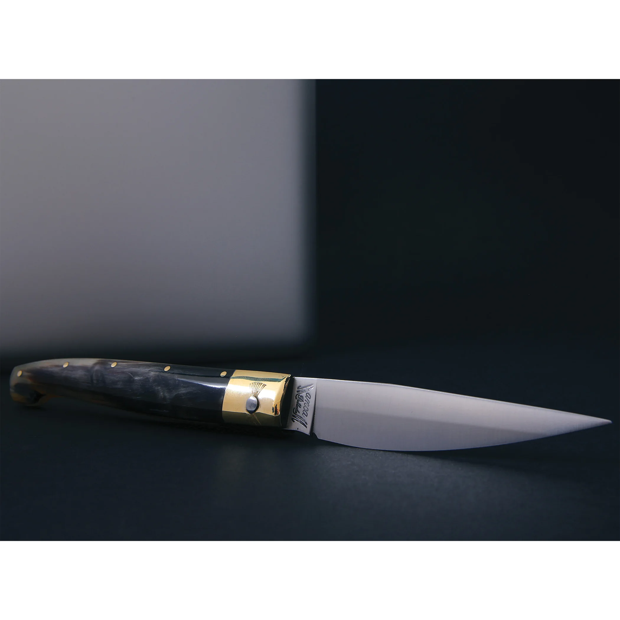 Italian hunting knife with dark horn handle - 8 cm blade - High quality carbon steel blade - Luxury pocket knife for collection
