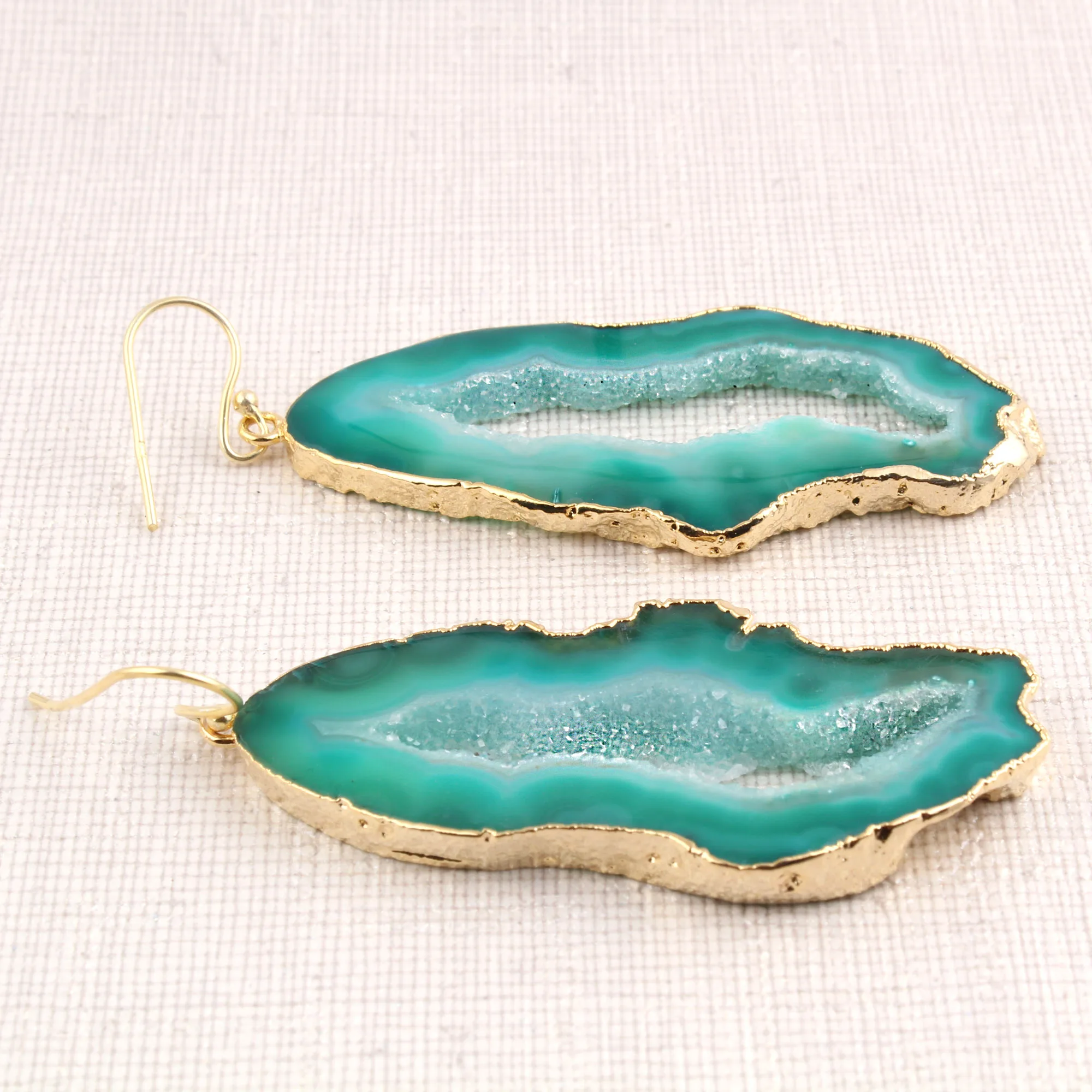 Natural geode agate slice earring gold electroplated edged hook earring wholesale genuine agate slice drop hanging earrings