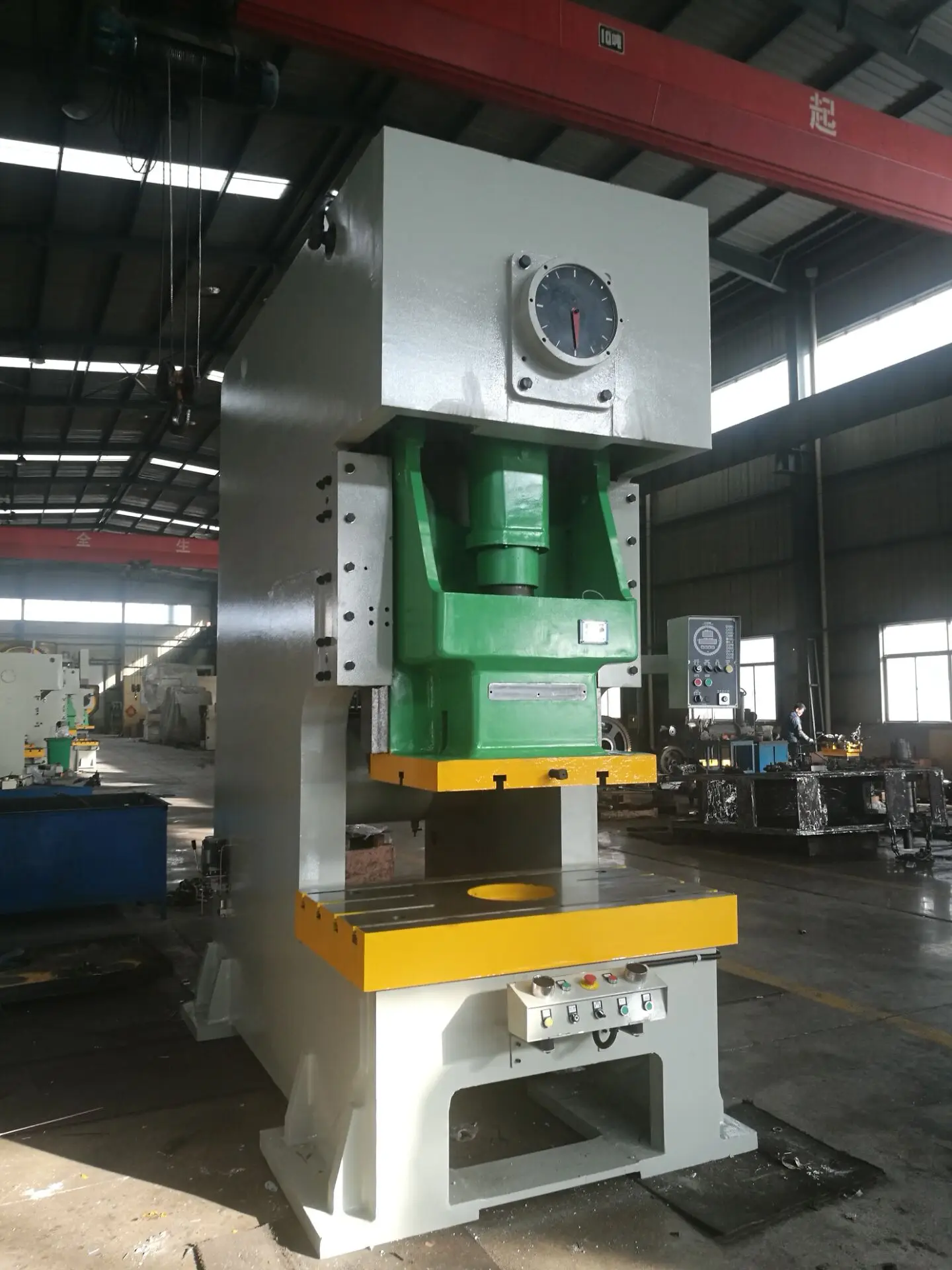 Three beams and four columns hydraulic press