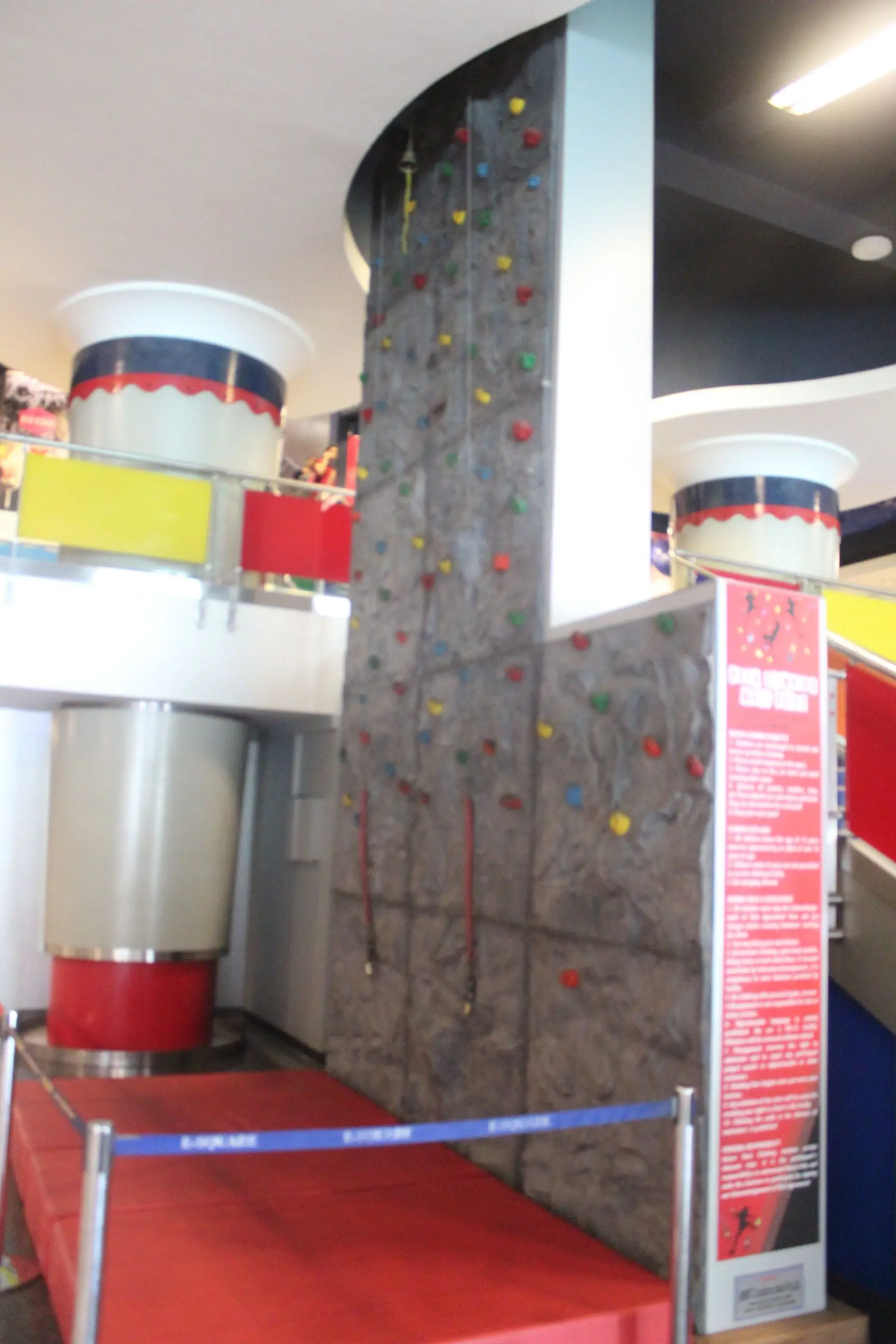 Customized Multicolor Resin Fiberglass Wall Panel Indoor/Outdoor Rock Adventure Kids Climbing Park School Children Metal