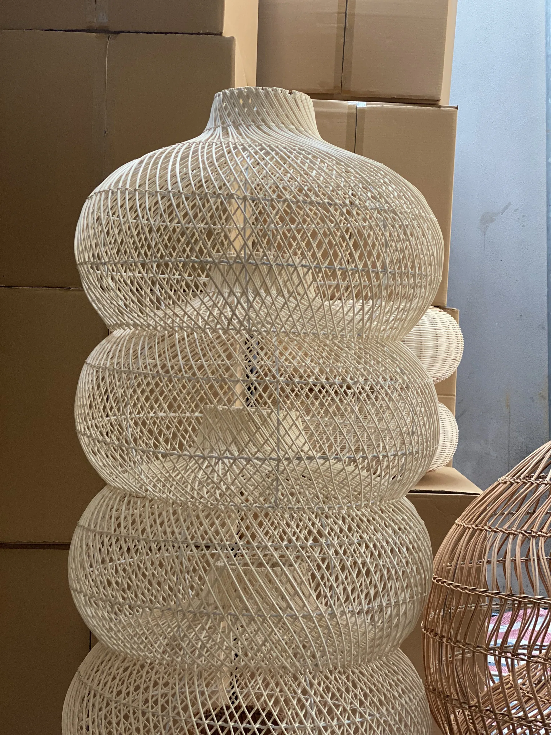 Modern Design Style 3500K (Warm White) Warm White Emitting Color Bamboo Lamp Wicker Rattan Export From Vietnam