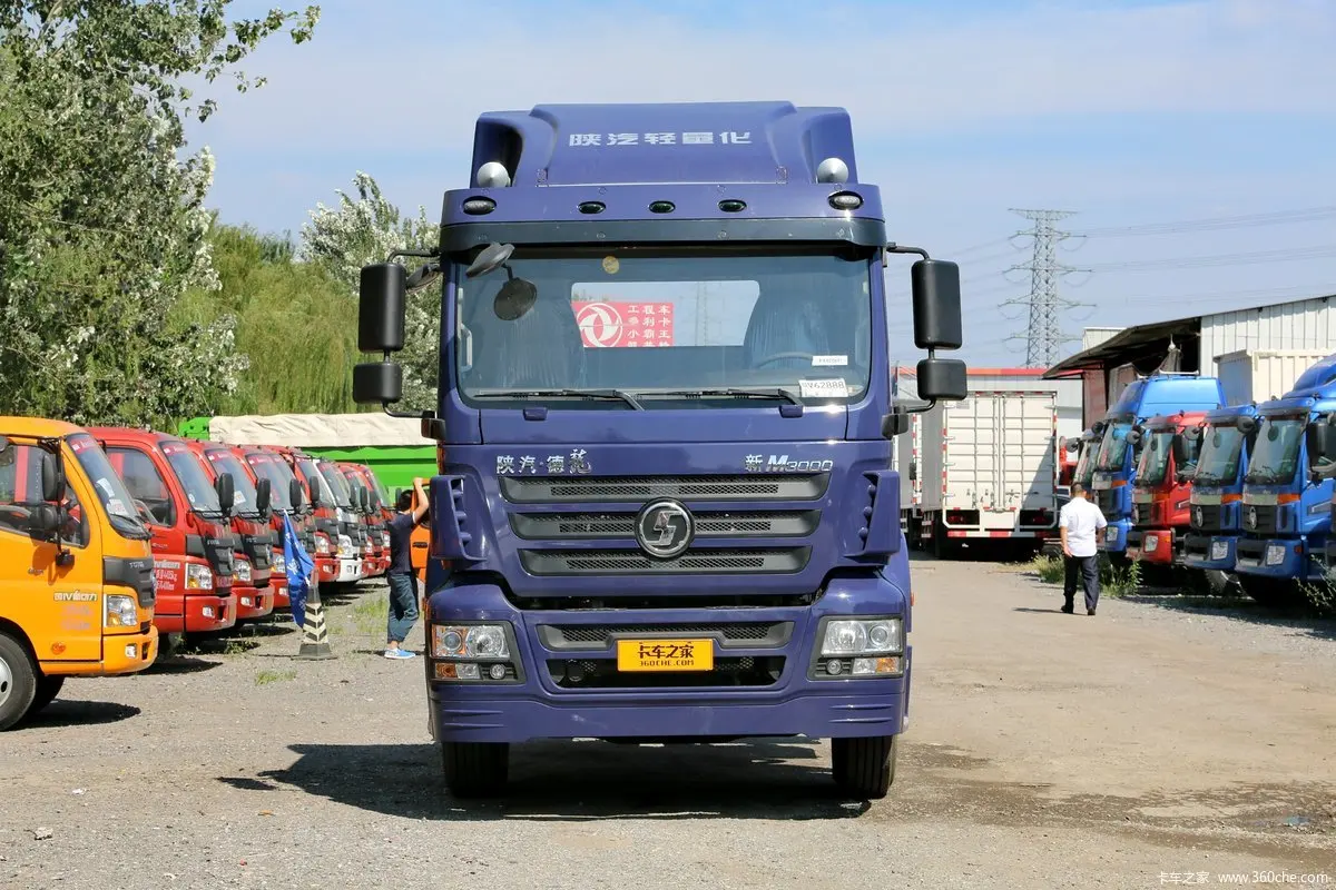 Shacman used cargo trucks 270HP 6X2 cargo box for sale with good price