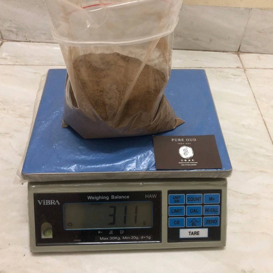 TOP CLASS QUALITY POWDER OUD VIETNAM FOR BURNING AND RELAXATION