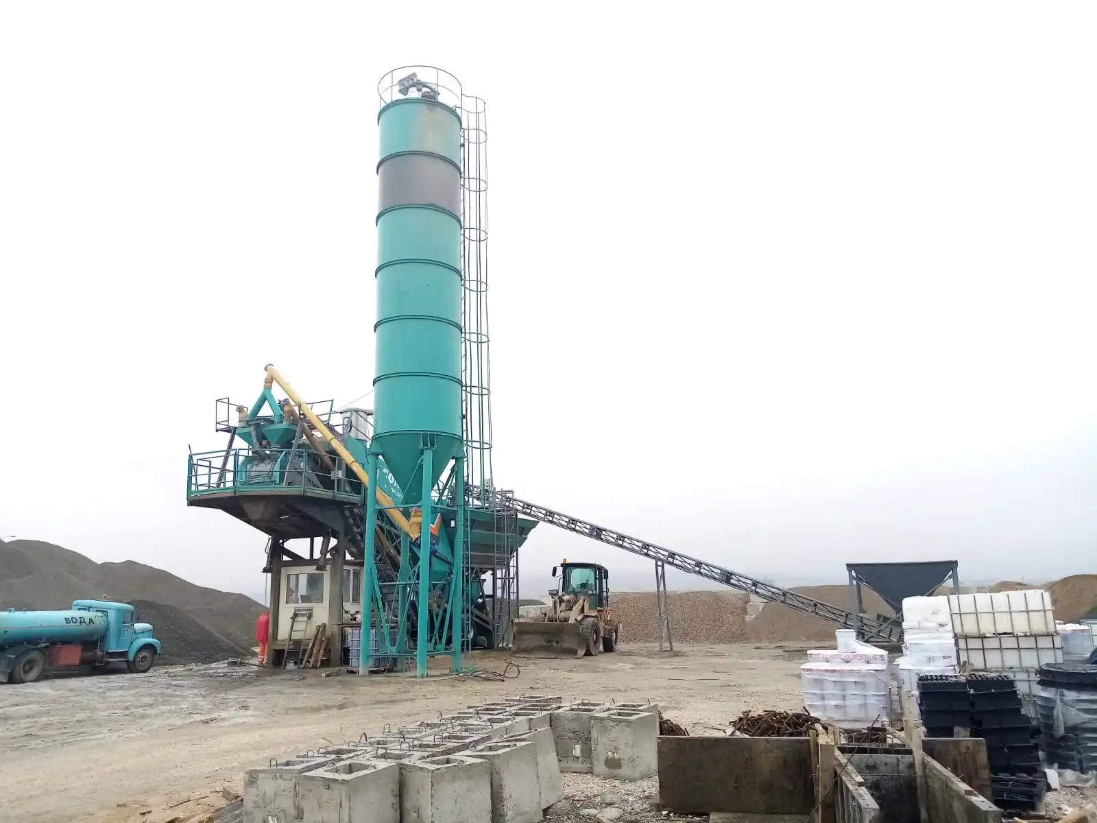 30 m3/h FULLY MOBILE CONCRETE PLANT FROM CONSTMACH, 2 YEARS WARRANTY, HIGH QUALITY MACHINE!