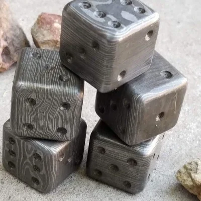 TOP QUALITY HAND MADE DAMASCUS SIX SIDED DICE WITH AN AMAZING PATTERN TO GIFT GAMESTERS