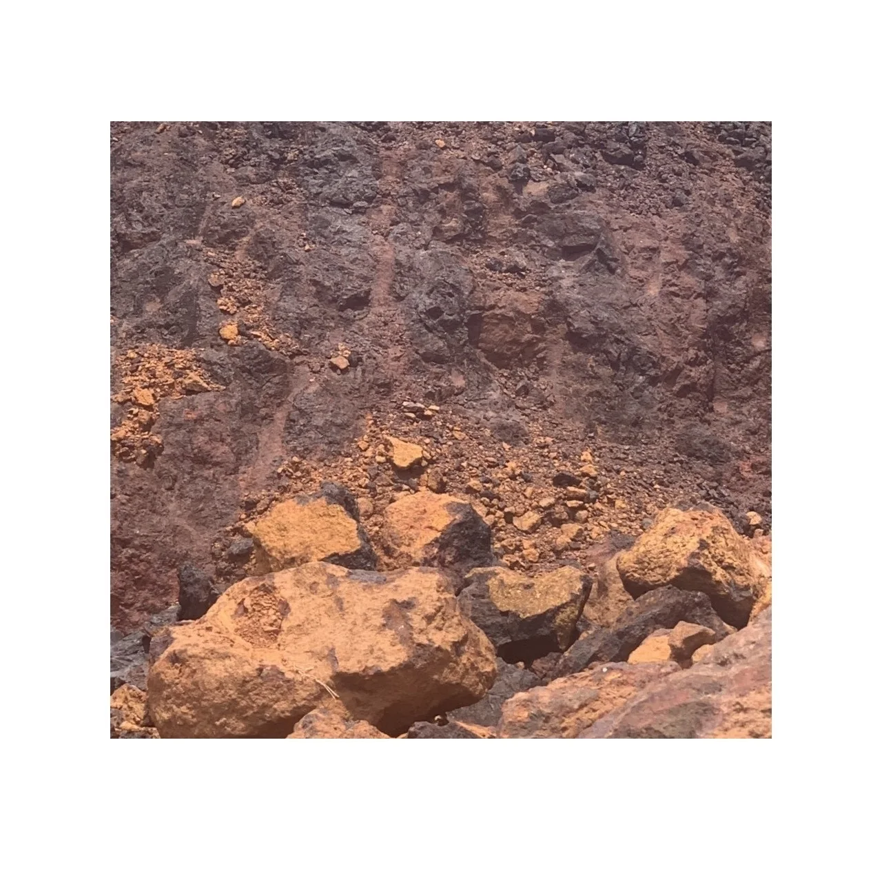 Popular Supplier New 10 - 50 mm Concentrate Minerals Pyrites Types 62% To 70% Iron Ore Supplier From Laos