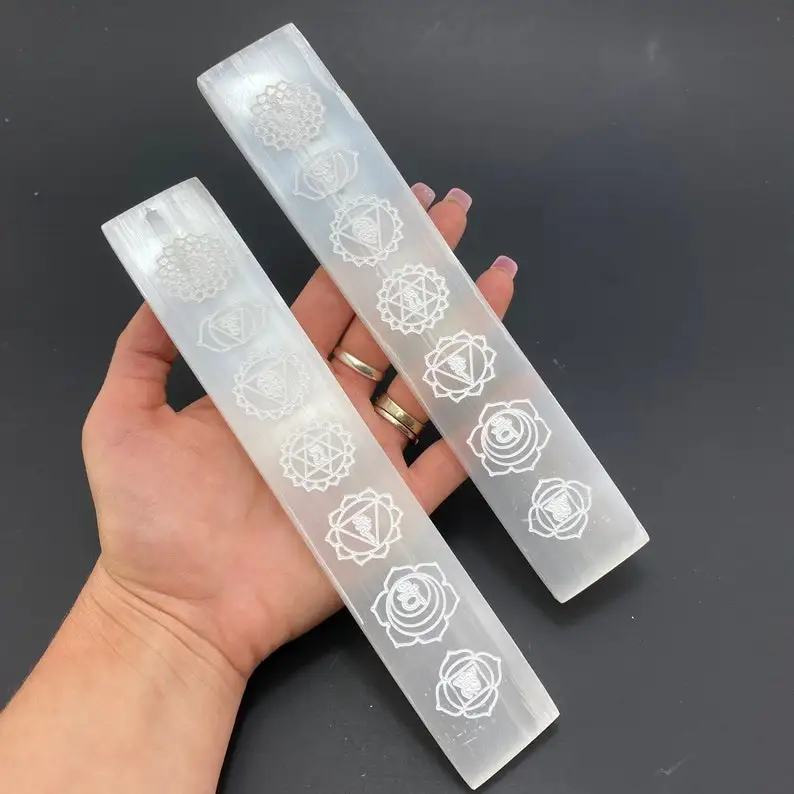 selenite crystal charging plate Engraved seven chakra with 7 chakra tumble Healing Crystals and stones