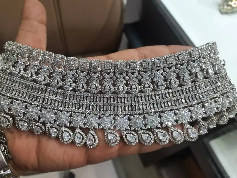 Unique designer pretty 14 kt white gold natural round and marquise cut vvs sparkling diamond studded necklace with earrings