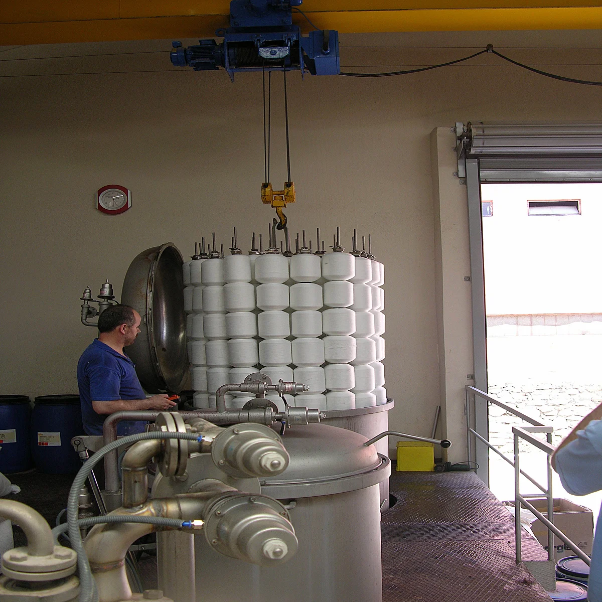 Промышленная текстильная текстурированная швейная нить муфта полиэстер хлопок акриловое волокно муфта HT HP катушка пряжа конусная окрашивающая машина 200 кг