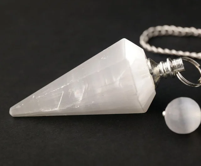 СЕЛЕНИТ маятник ручной работы