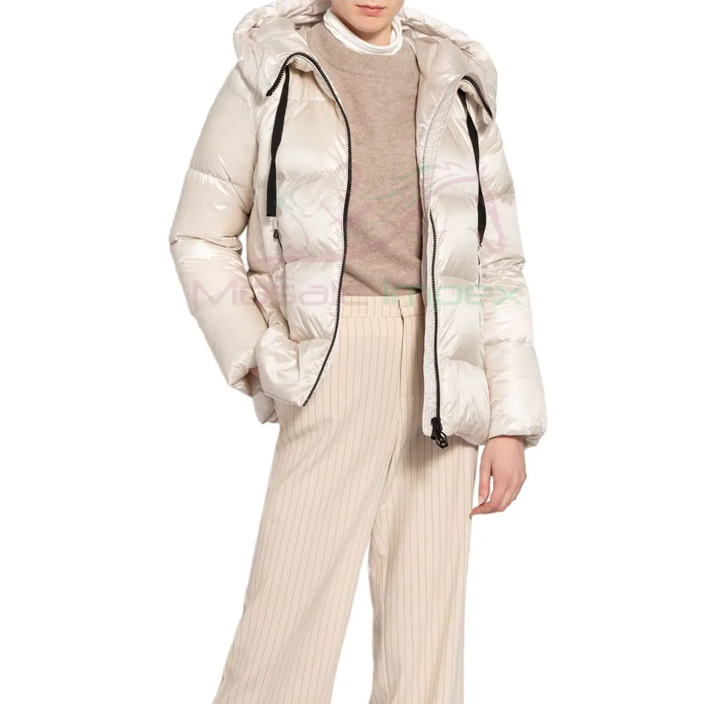 Женское пуховое пальто с вышивкой