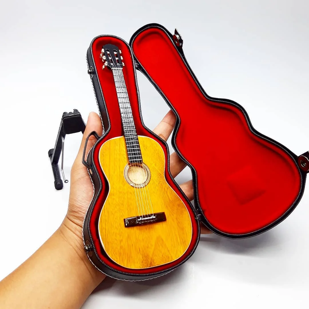 MINIATURE GUITAR 10 INCH PLUS MINIATURE HARDCASE FOR COLLECTIABLE HOME DECORATIONS