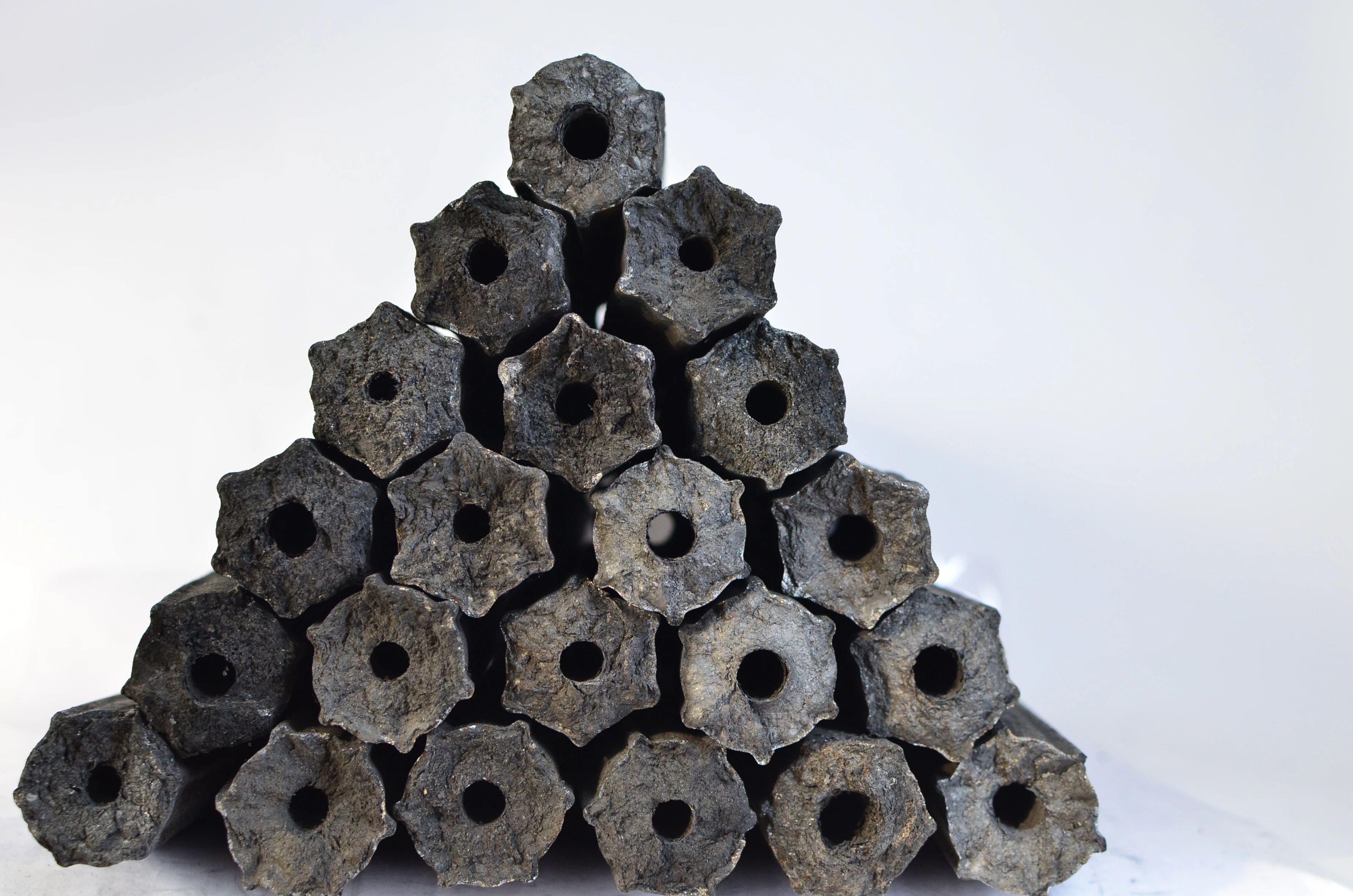 BBQ CHARCOAL WHITE ASH HEXAGONAL SAWDUST CHARCOAL COAL FROM VIETNAM INDONESIA QUALITY EXPORTER