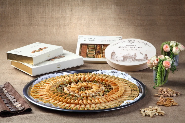 Tafe Assorted Special Mix Baklava - Baklava in Carton Box 350 g - 113 code No glucose Ballorien & Birds Nets with Pictachio