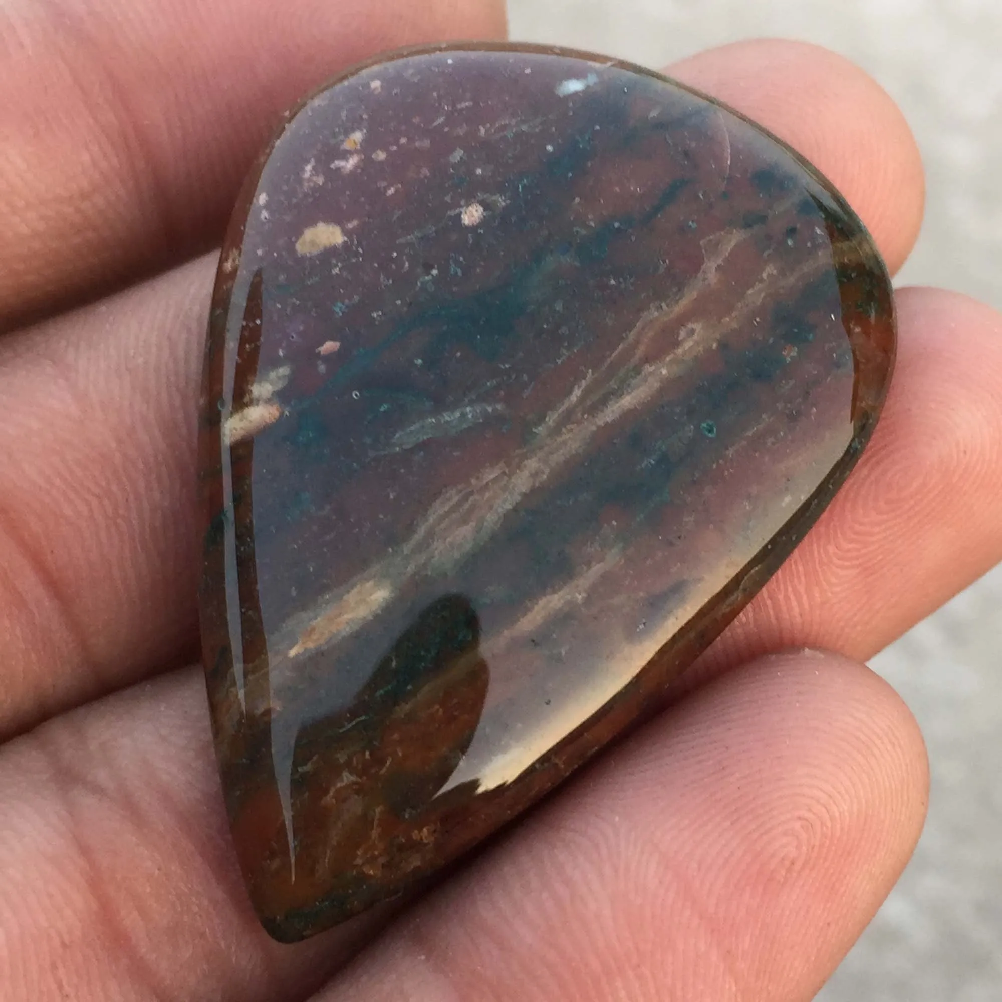  Изысканный камень в форме груши кабошон крови