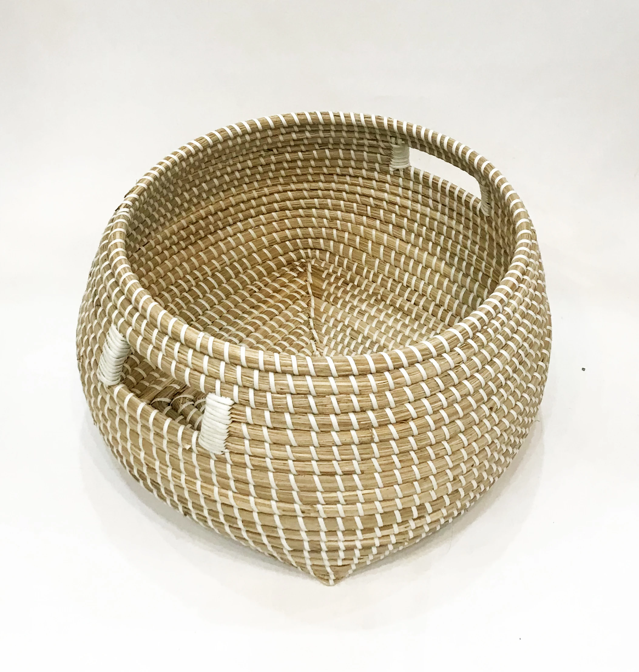 Hot trendy seagrass storage with square handle hand woven from natural eco friendly material for home decor