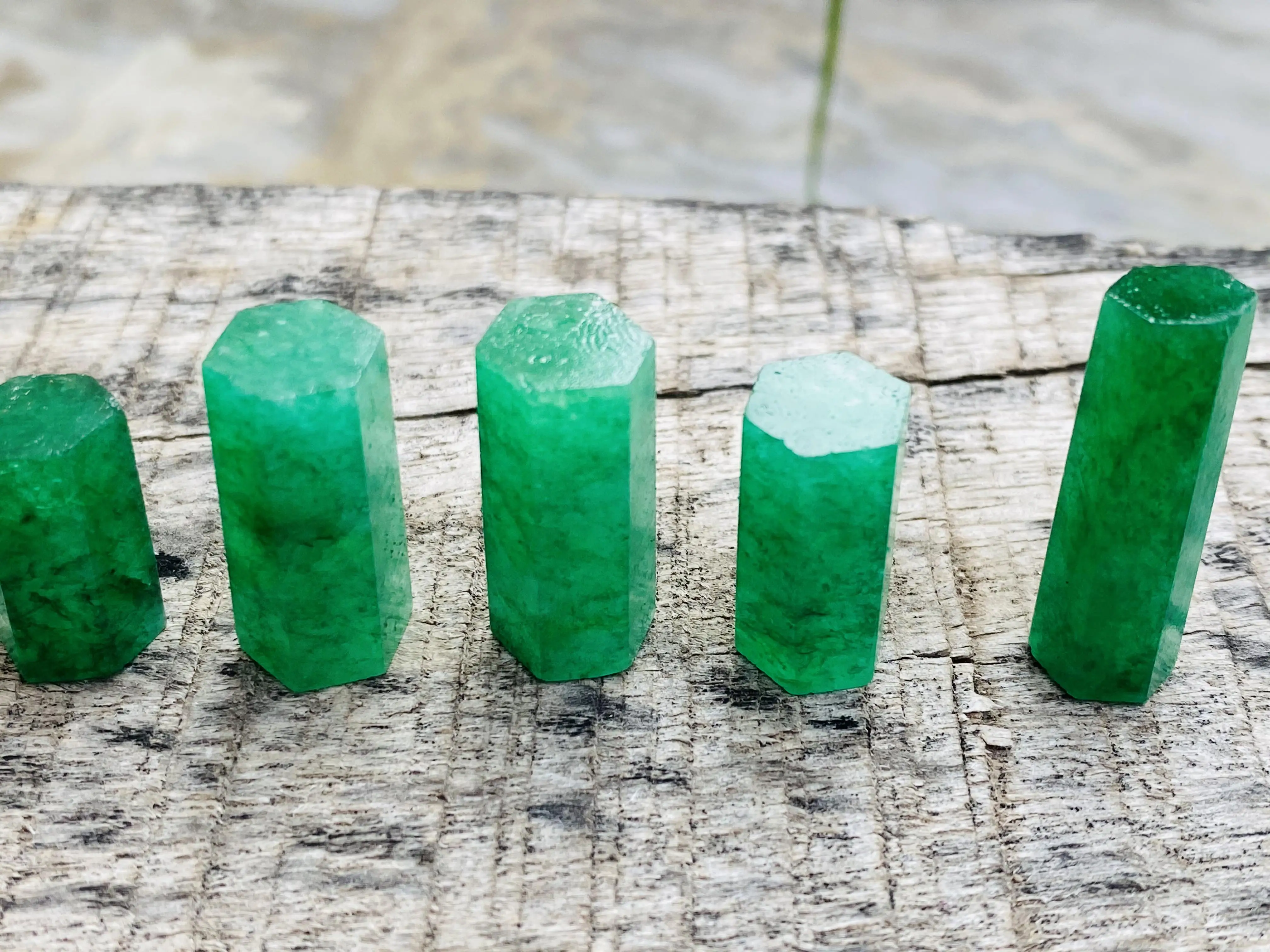 Natural Emerald Rough Gemstone For Making Jewelry