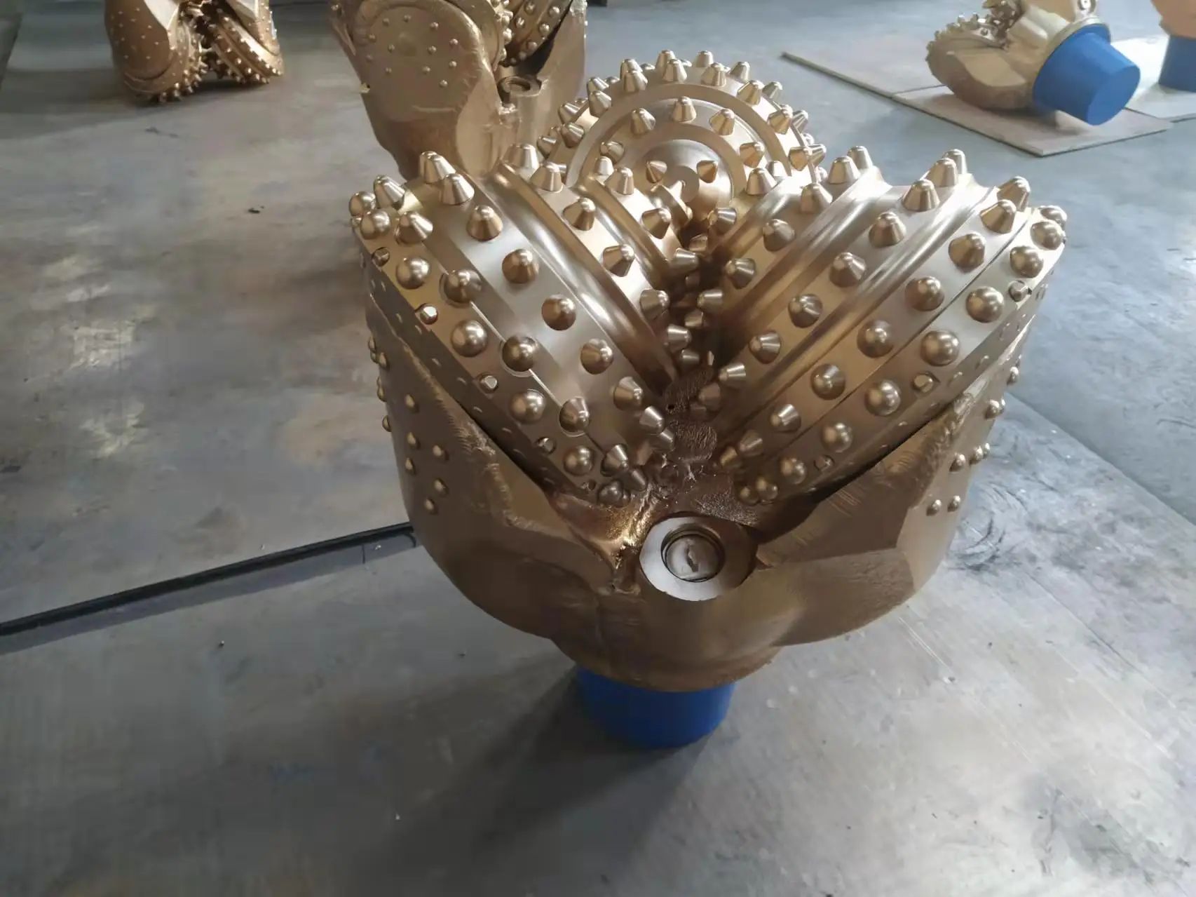 17 1/2 inch API standard IADC 617 tricone roller cone drill bits for well drilling