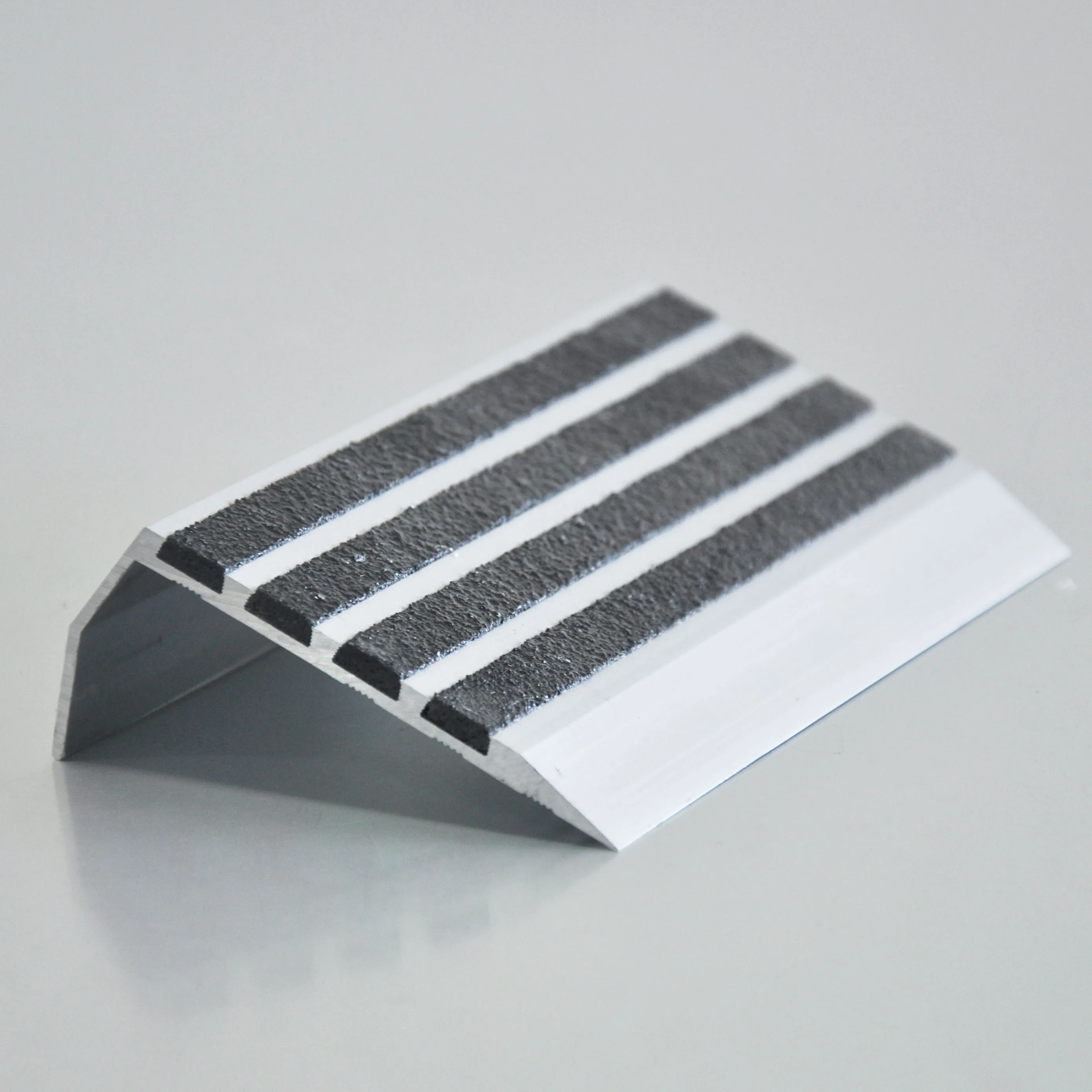Anti-slip Carborundum Insert Safety Stair Tread Nosing